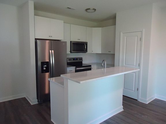 4th image of 1308 W Walnut Ave