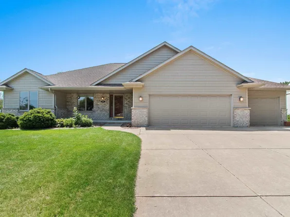 587 Winding Waters Way, De Pere, WI 54115
