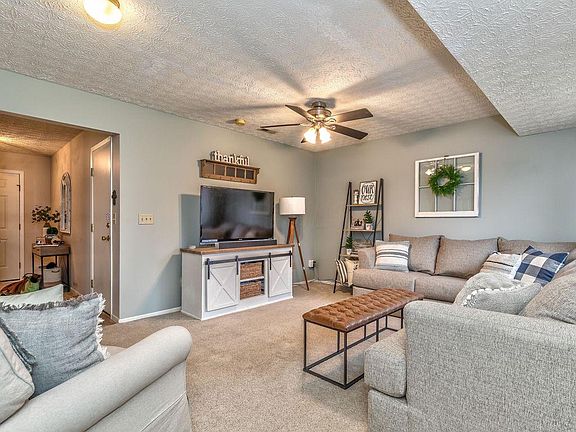 4th image of 8574 Broadacre Dr