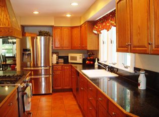 18 Fairview Ave, Park Ridge, NJ 07656