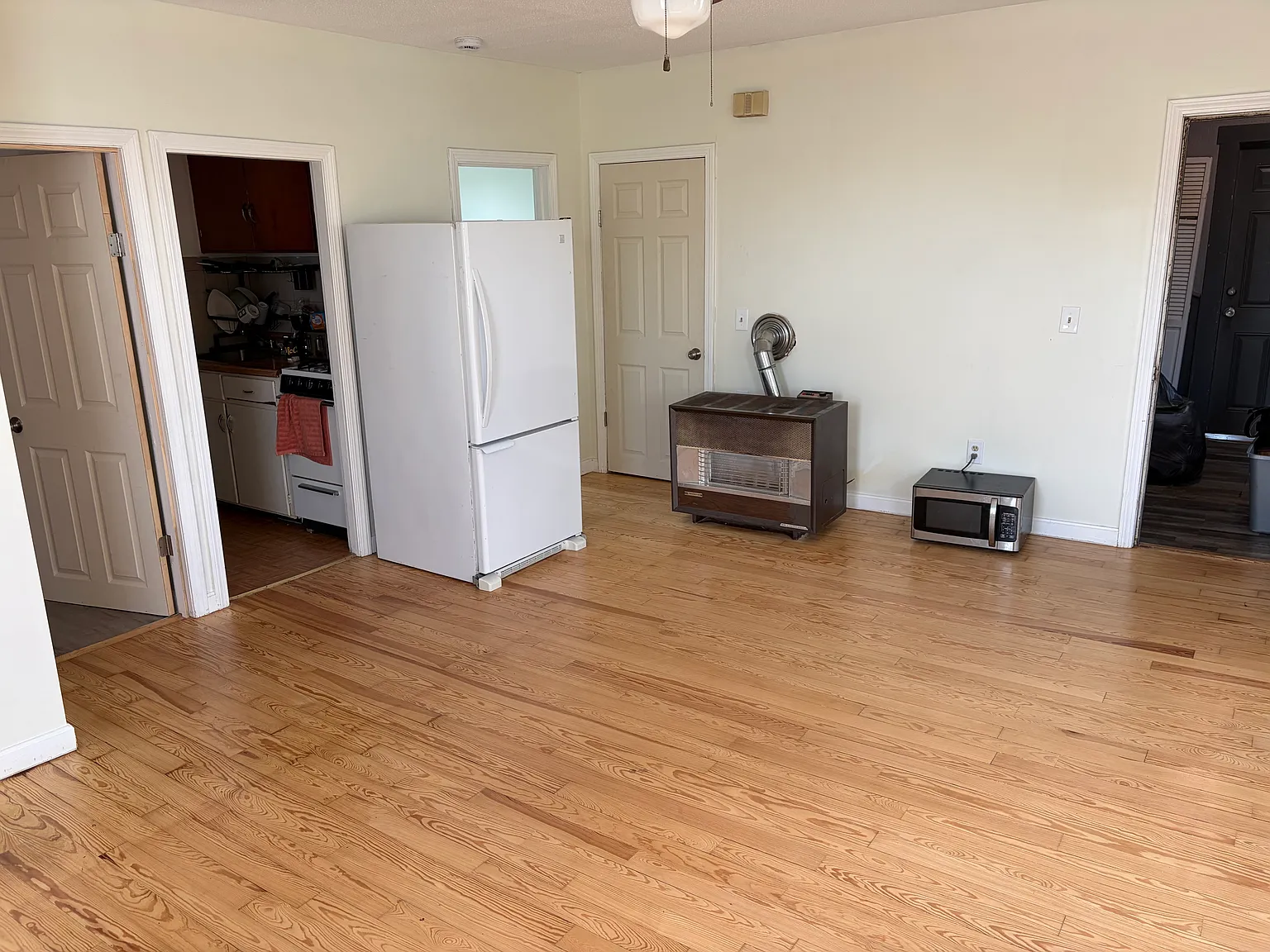 2 bed, $1,400 — Photo 2