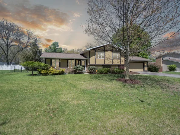 1750 Lochmoor Blvd, Jackson, MI 49201