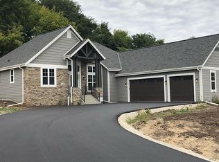 S38W27086 Cider Hills Dr, Waukesha, WI