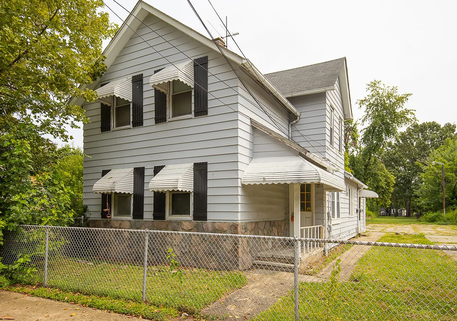 3295 W 46 St — Photo 3