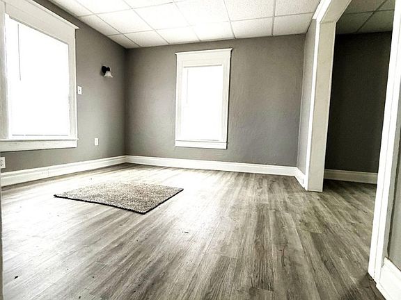 3rd image of 2418 S Niagara St #1