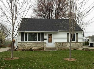 1604 48th St NE, Cedar Rapids, IA 52402