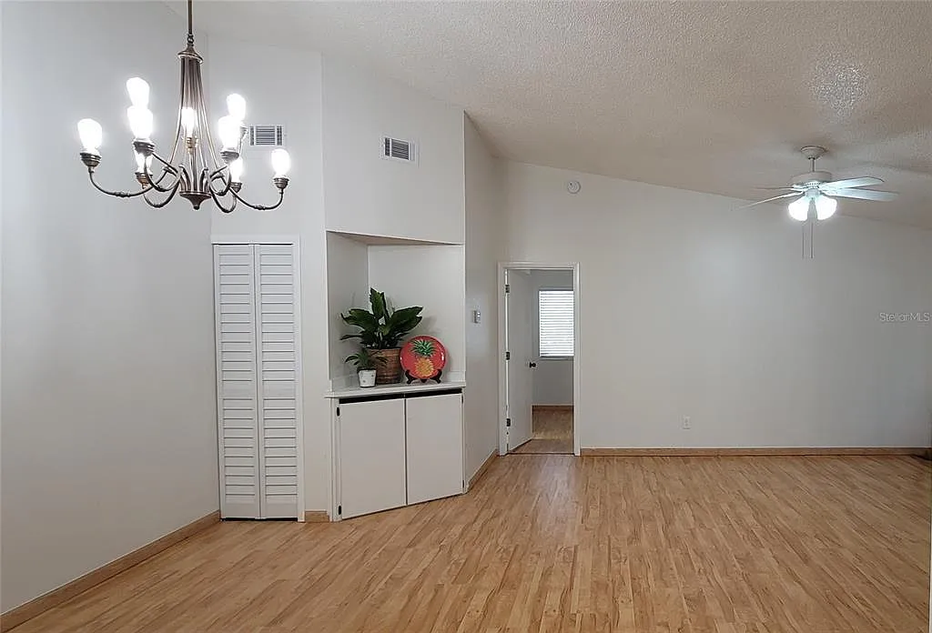 2 bed, 956 sqft, $1,595 — Photo 1