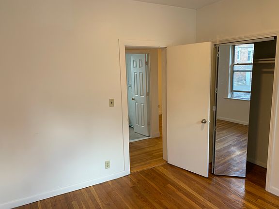 3rd image of 11 Scottfield Rd APT 1B