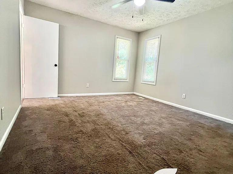5233 Mawood St — Photo 9
