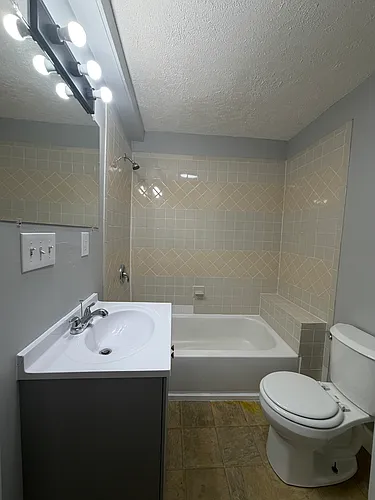 291 E Main St #2D Photo 1