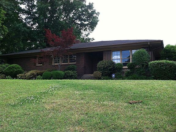 3rd image of 1005 N Idlewild St