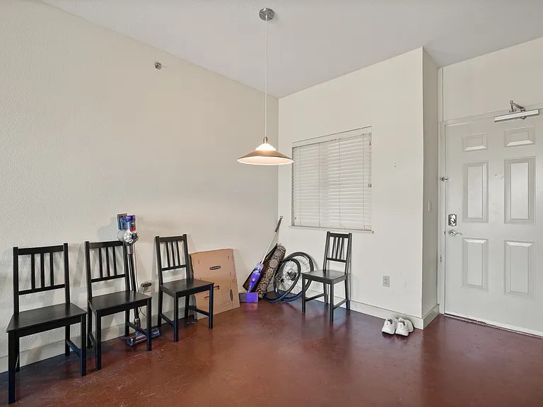 711 W 26th St — Photo 18