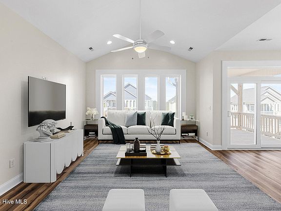5th image of 304 Oceanaire Lane