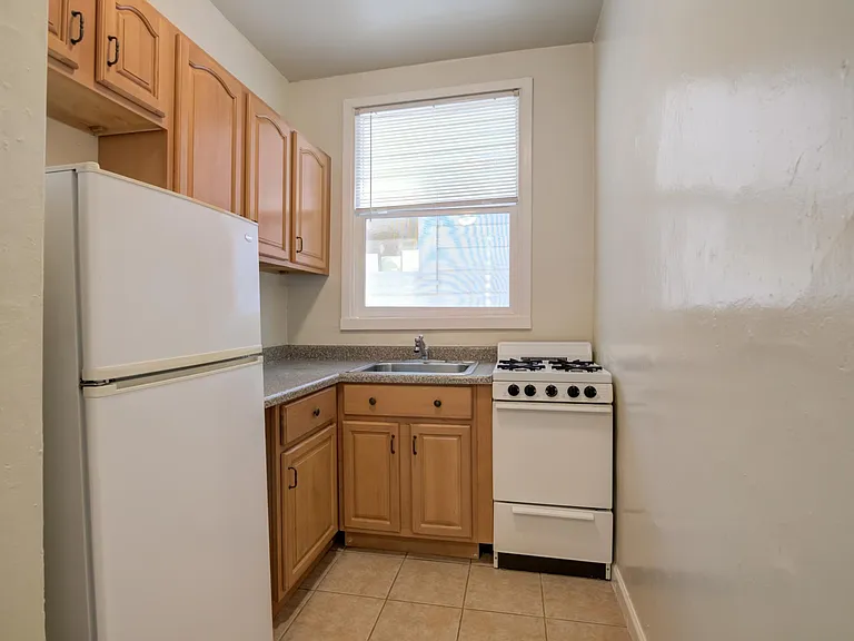 1350 Washington Street — Photo 16