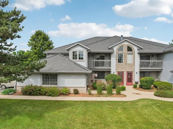827 Quinlan DRIVE #E, Pewaukee, WI 53072