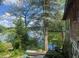 151 Pine Tree Rd, Bloomingdale, NJ 07403