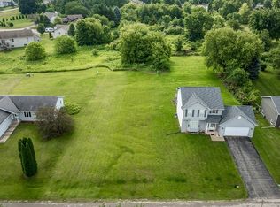 120 Gables Dr SW, Poplar Grove, IL 61065