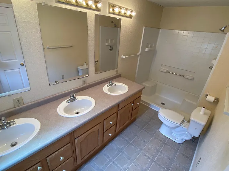 534 S Lincoln St — Photo 11