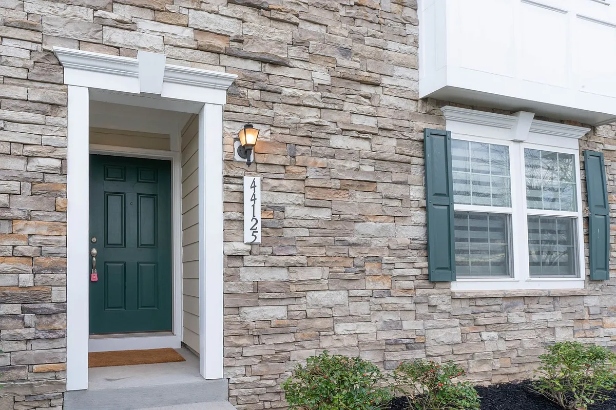 Building Photo - 44125 Eastgate View Dr