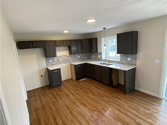 3rd image of 7219 Rymeg St
