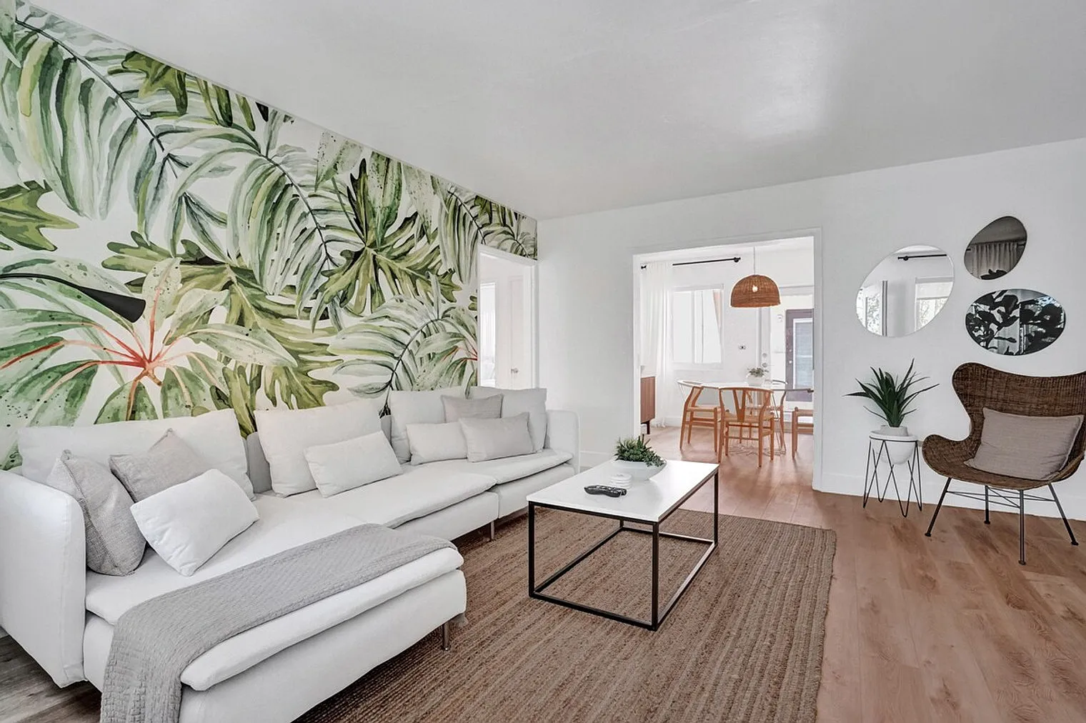 2 bed, 2.0 bath, 1097 sqft, $7,715 — Photo 2