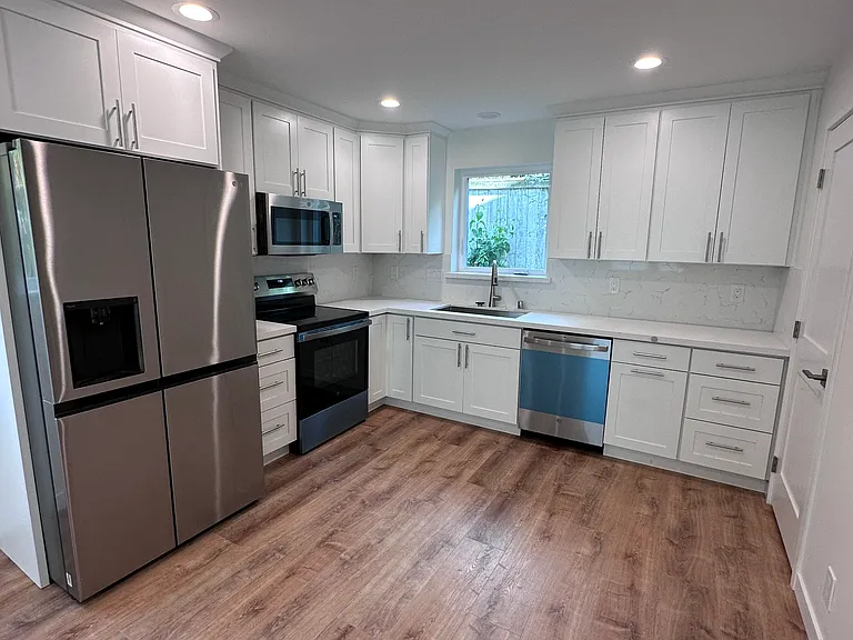 652 NW 53rd St — Photo 2