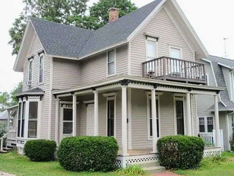 701 Lyon St NE — Photo 1