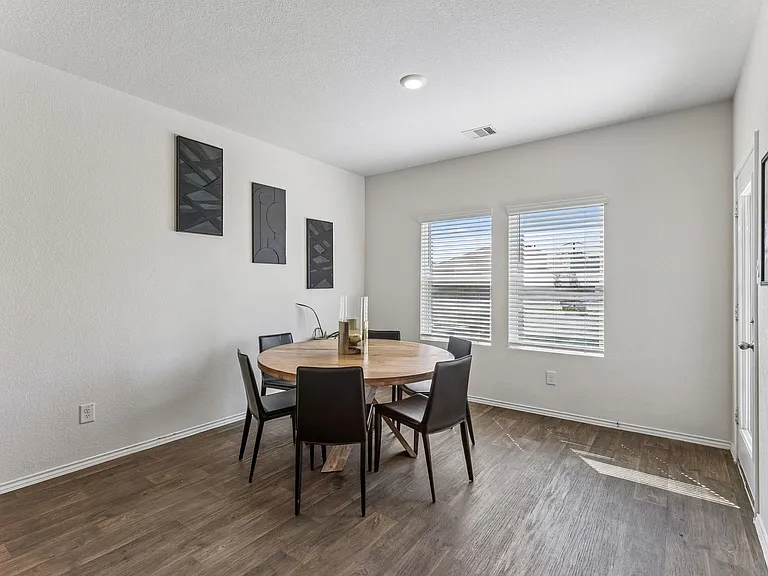 343 Sickle Loop — Photo 14