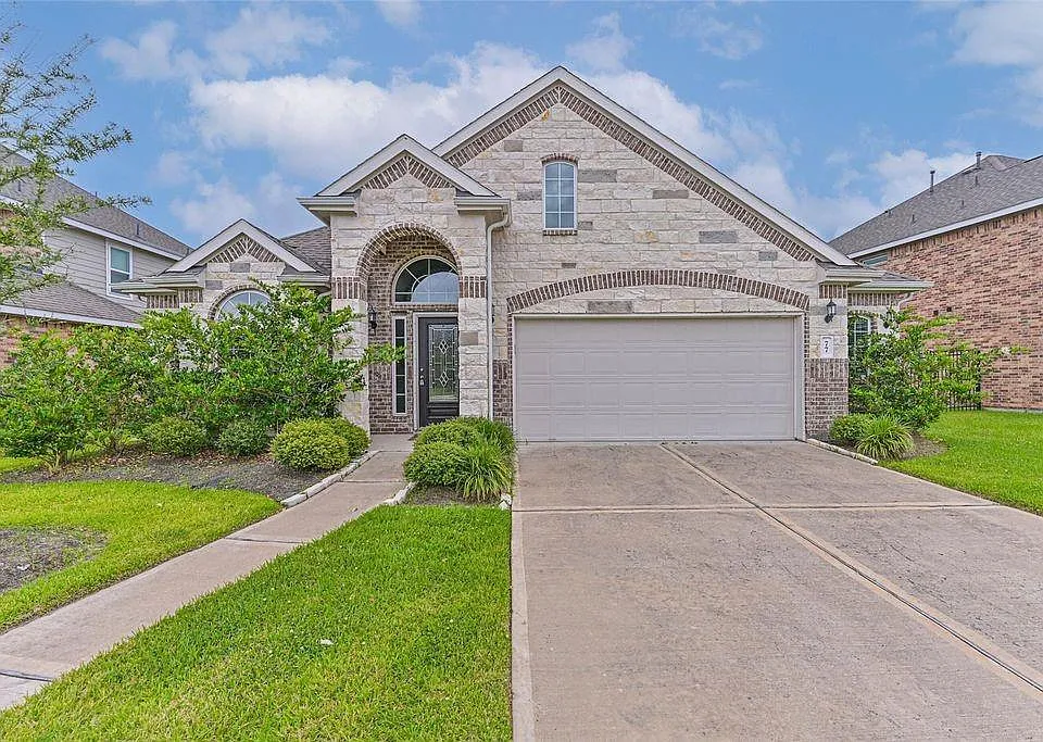 77 Indian Wells Dr
