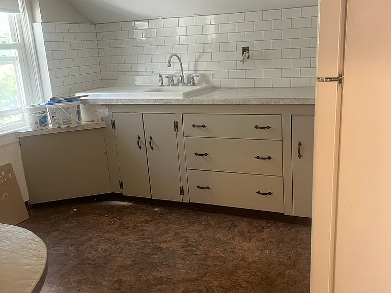 Kitchen new countertop, backsplash and stove. Freshly painted