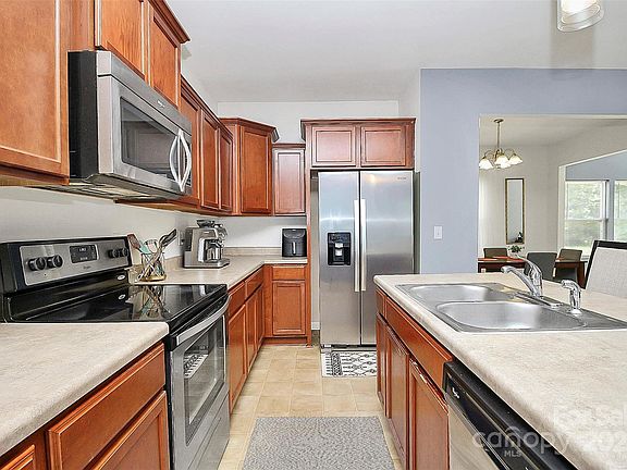 3rd image of 4528 Stone Mountain Dr