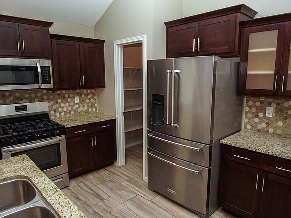 5th image of 1088 Sky River St