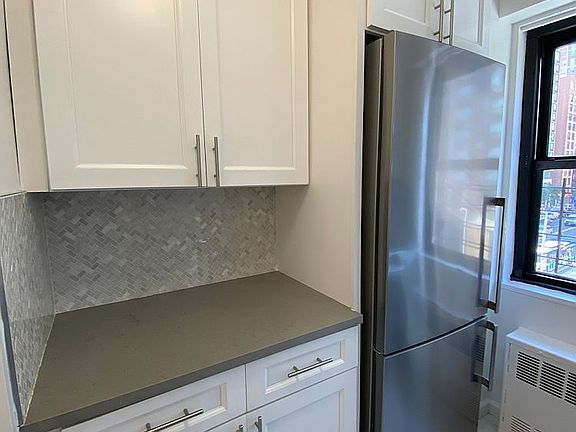 3rd image of 305 E 86th St #6P
