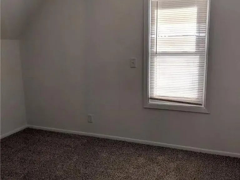 3205 Searsdale Ave — Photo 9