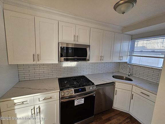 3rd image of 1060 Olympia Blvd