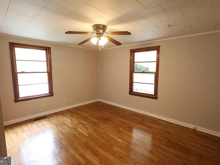 140 Bell Ave SE — Photo 14