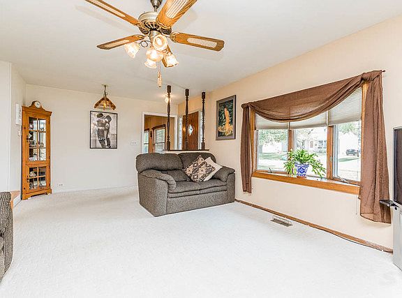 5th image of 7626 Sprucewood Ave