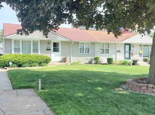 8923 S Main St, Hometown, IL 60456