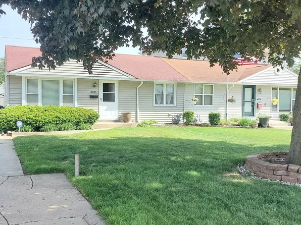8923 S Main St, Hometown, IL 60456