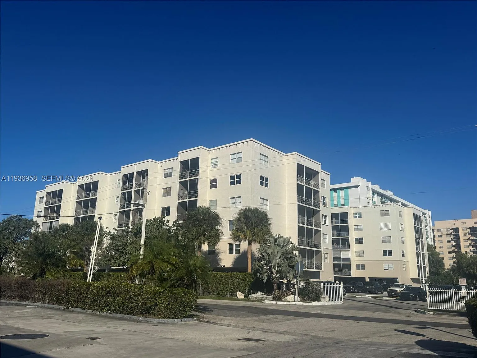 Carlton Bay Condo — Photo 2