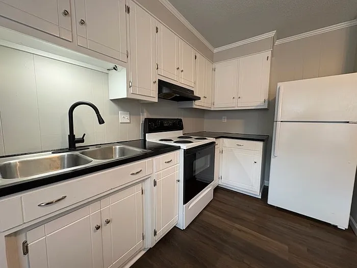 615 Linden St #4 — Photo 5