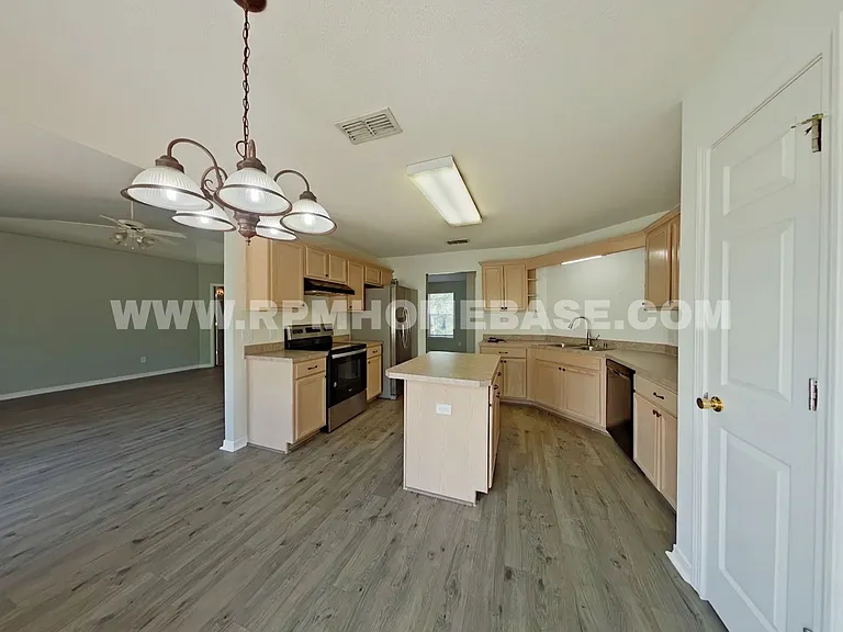 1326 Jeffrine Dr — Photo 6