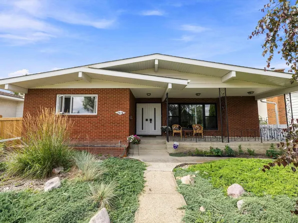 3616 109a St NW, Edmonton, AB T6J 1C8