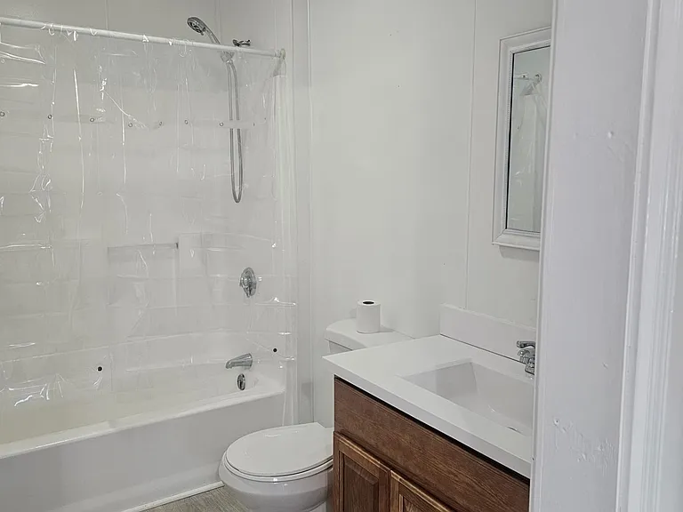 118 Chaplin St — Photo 7
