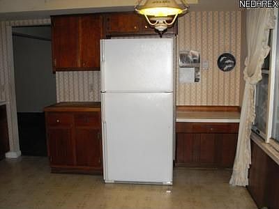 3rd image of 1992 Rosewood Dr
