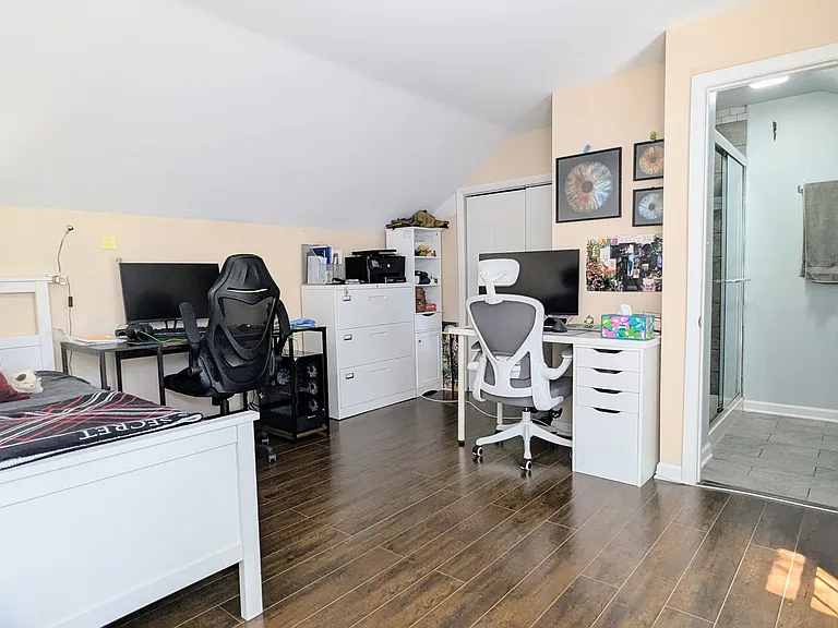 319 W Doral Ct — Photo 12