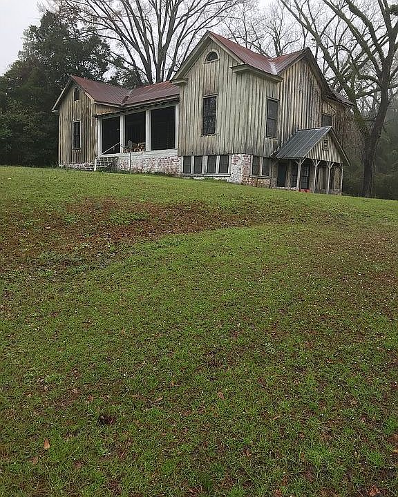 8 Cutchins Dr. Seale, Al