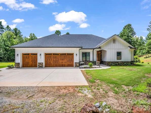 21 Rock Ridge Rd, Mill Spring, NC 28756