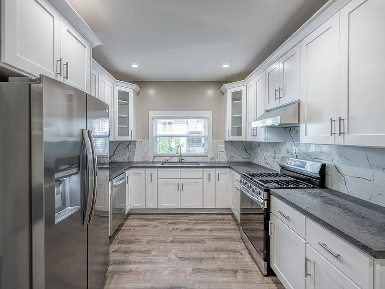 160 N Myrtle Ave — Photo 5