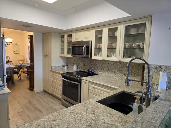 2880 NE 14th Street Cswy APT 311, Pompano Beach, FL 33062